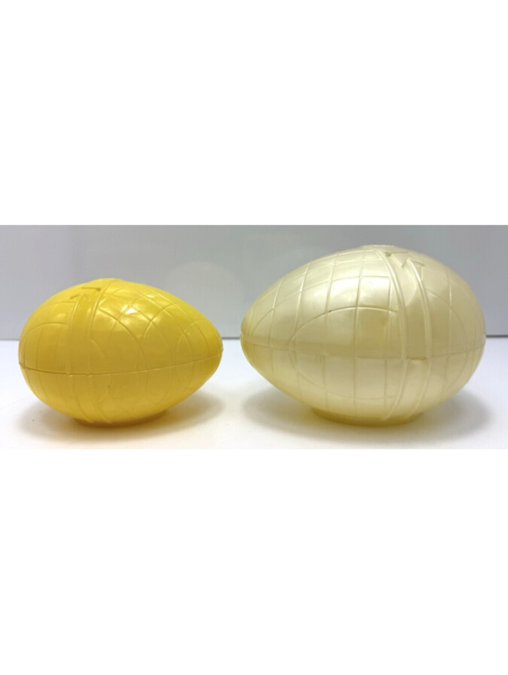Vtg Plastic Easter Egg Plastic Quilted Set 2 50s 60s England